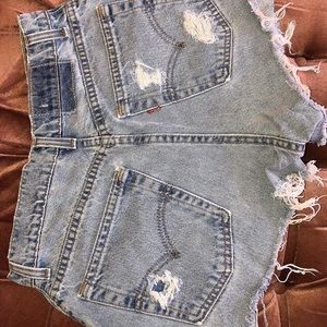 LEVIS JEAN SHORTS